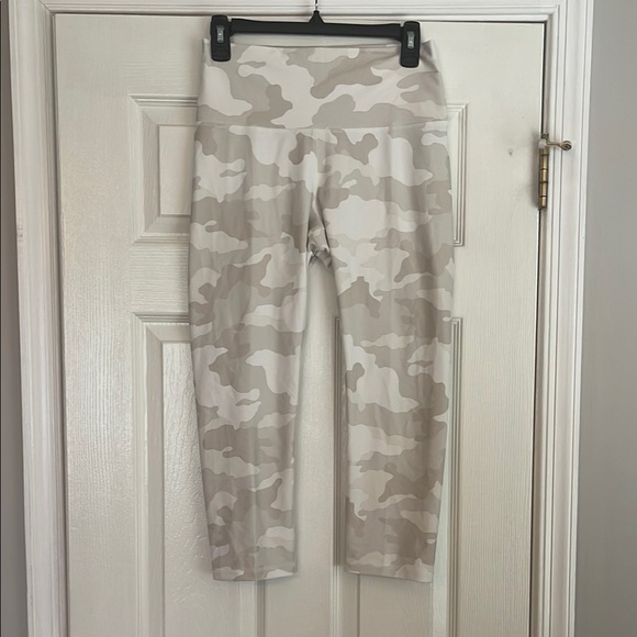 Old Navy Pants - Old Navy Powersoft Active High Rise Go-Dry Camouflage Leggings